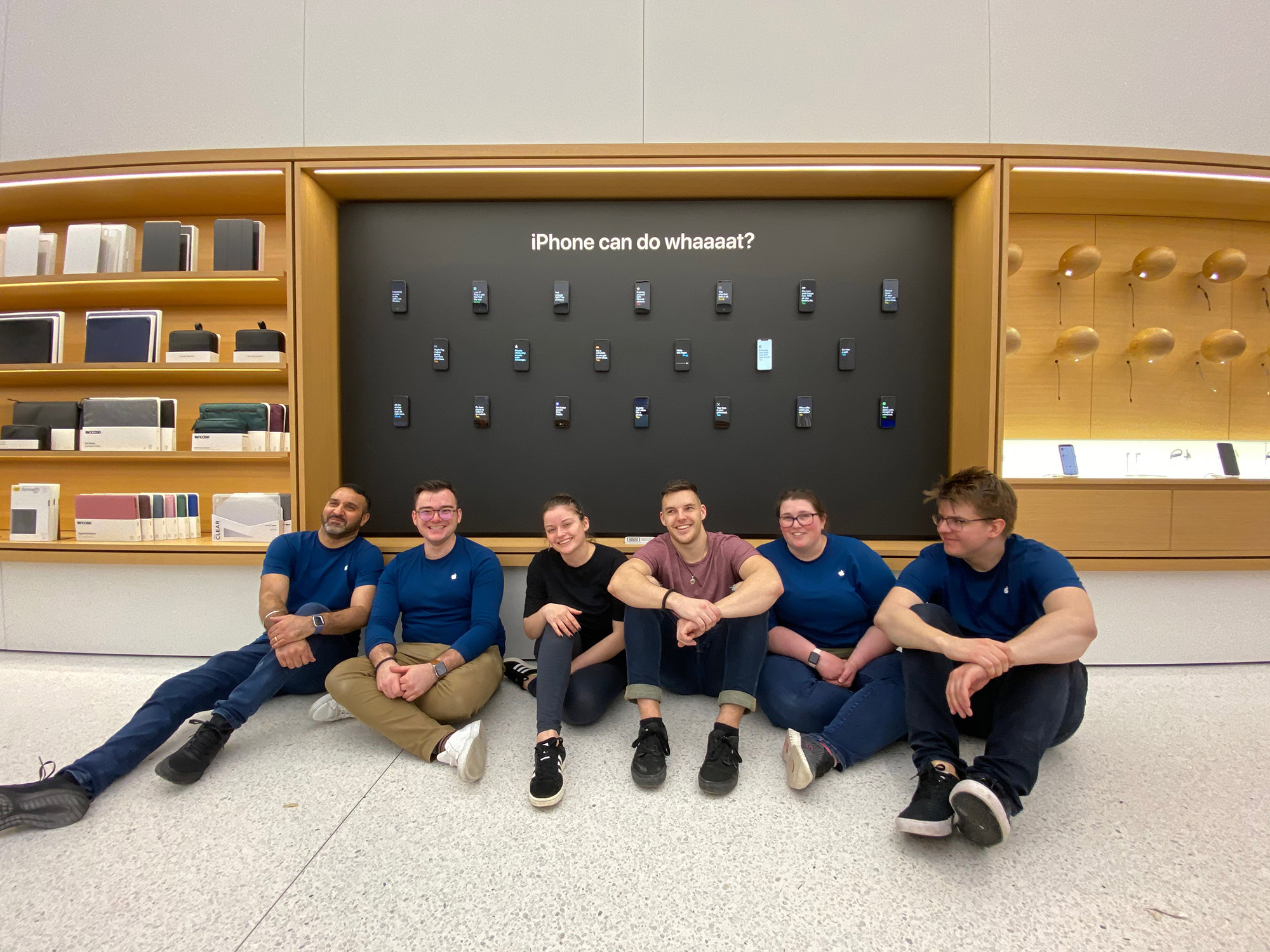 04-iPhone-Bay-A-Carousel