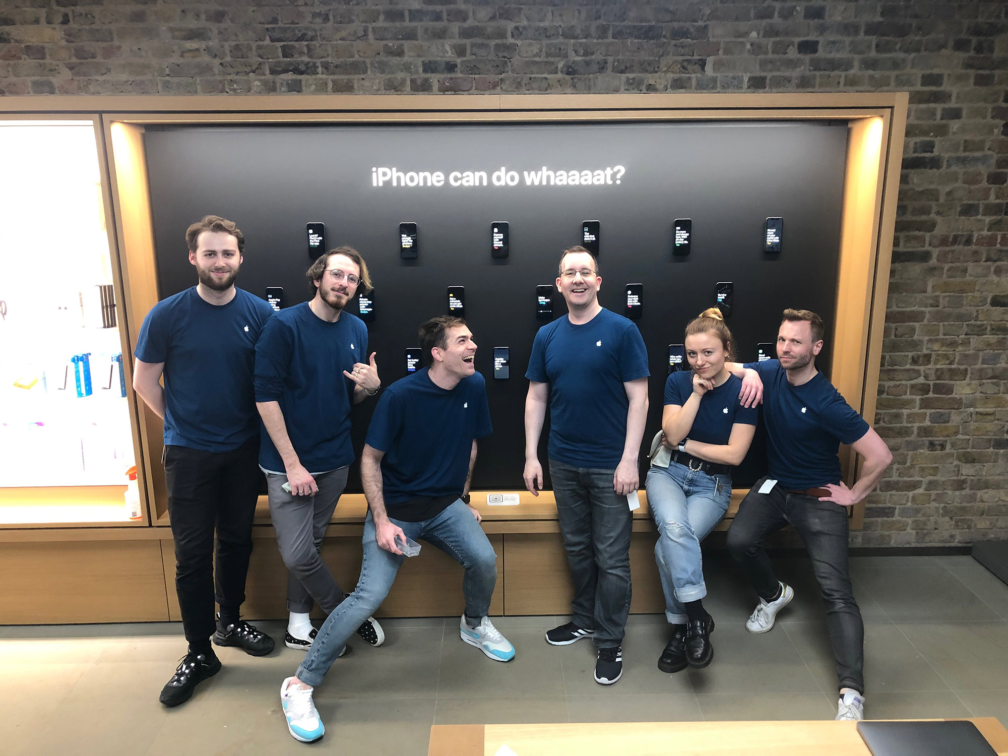 04-iPhone-Bay-D-Carousel